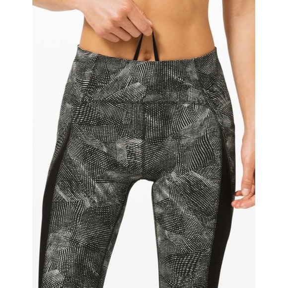 Lululemon Crop Leggings High Rise Black White Patterned Athletic Size 6 - Picture 3 of 11